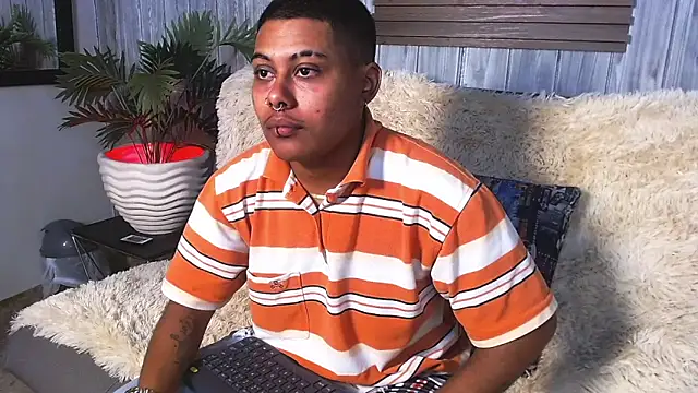 Noha  scott online show from April 25, 3:20 am