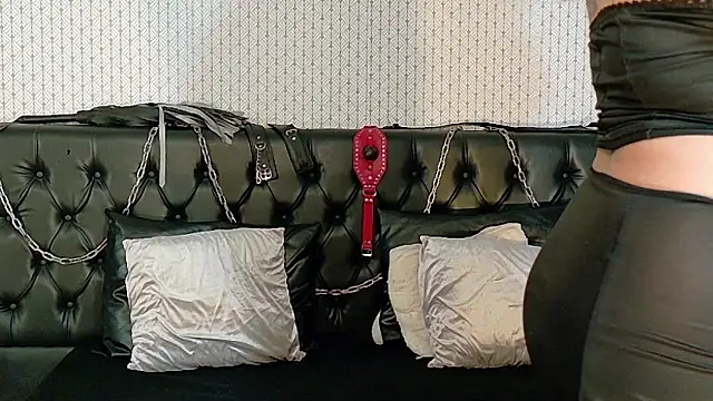 MollyRubio online show from April 21, 4:14 pm