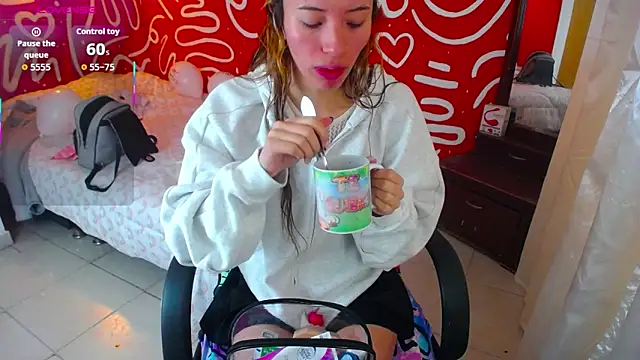 lucyrivera  online show from March 5, 12:34 pm