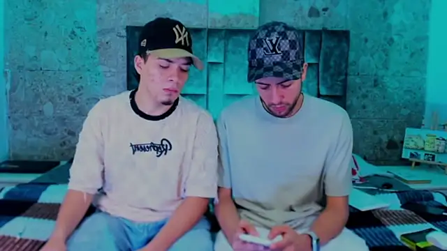 alex and christhoper online show from May 1, 8:39 am