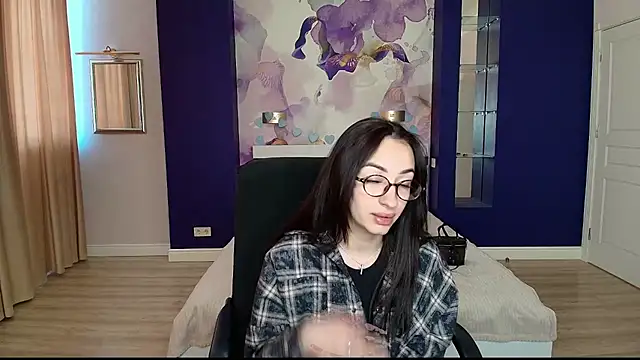 AmandaRaysi online show from March 23, 8:20 am