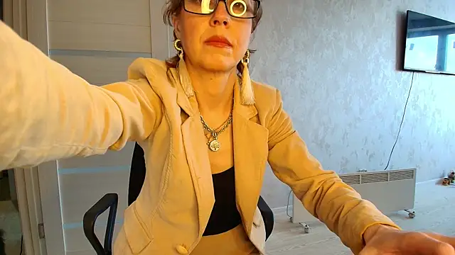 LioraWeiss online show from April 23, 7:27 am