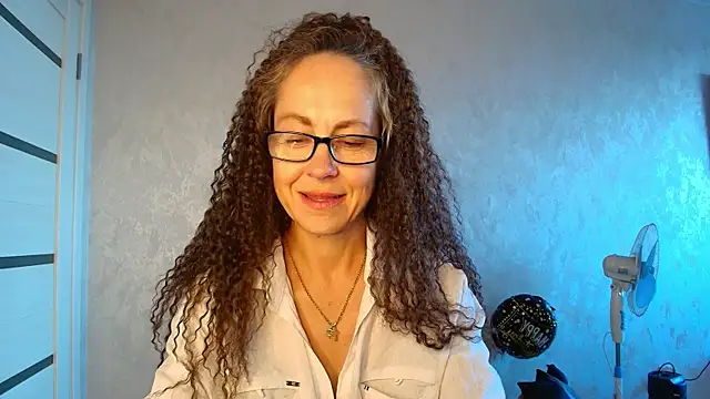 LioraWeiss online show from June 3, 2:33 pm