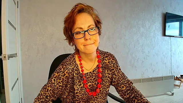 LioraWeiss online show from April 21, 11:50 am