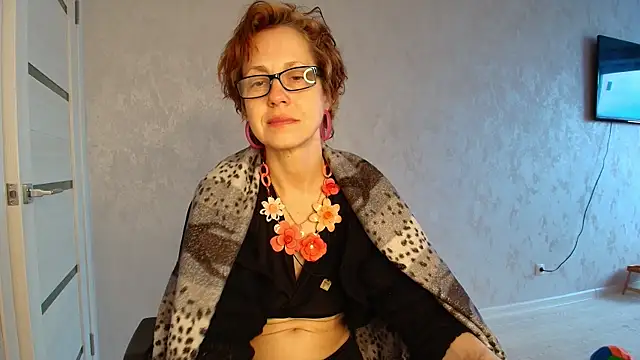 LioraWeiss online show from April 18, 2:19 pm