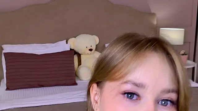 ElaraVance online show from April 23, 5:15 am