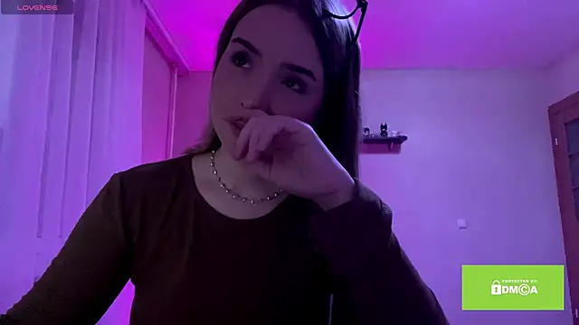 HillaryZelek online show from March 6, 4:24 pm