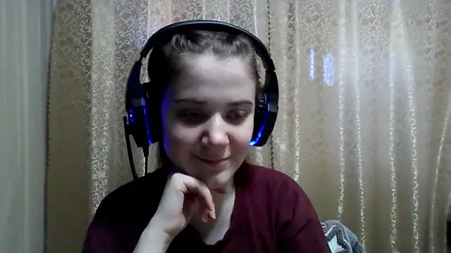 CarinaFolmar online show from March 6, 3:18 pm