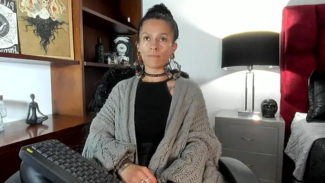 Amelie Blake online show from April 20, 6:11 pm