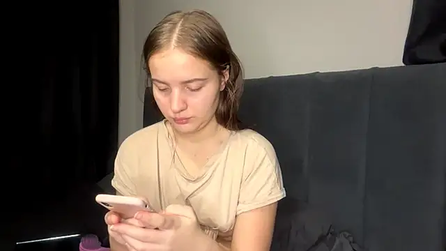 LowriseZiziphus online show from March 4, 4:35 pm