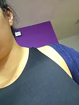 lilith velvet  online show from April 14, 1:44 pm