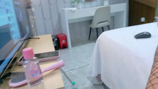 DaliaHills online show from March 8, 12:20 pm