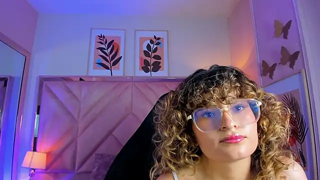 emilyjonesss  online show from March 24, 9:20 pm