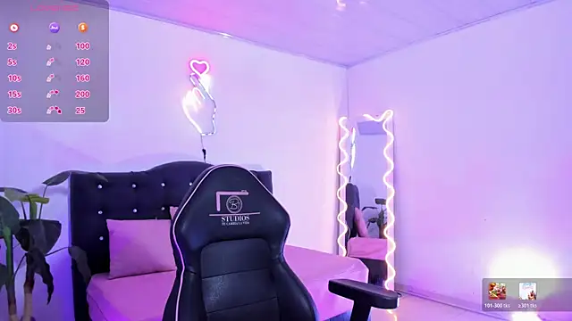 LINDSAY TAY online show from April 26, 3:26 am