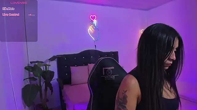 LINDSAY TAY online show from April 24, 3:31 am