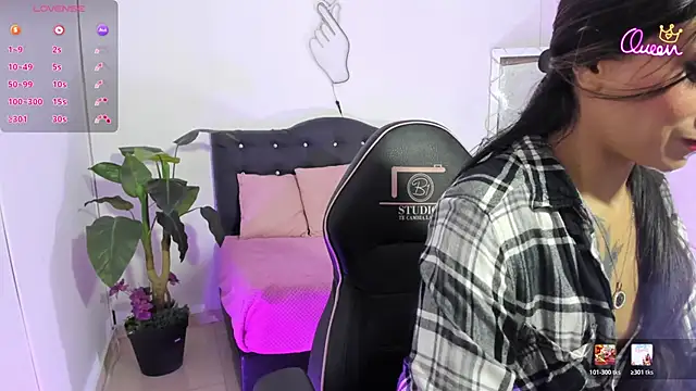 LINDSAY TAY online show from April 17, 3:19 am