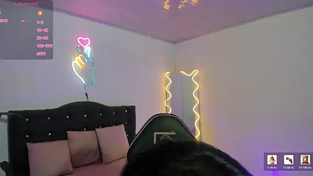 LINDSAY TAY online show from April 19, 3:28 am