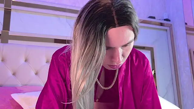 kamilla rossi online show from April 21, 7:10 pm