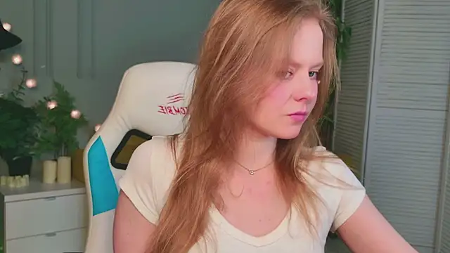 Sophie Peach  online show from April 25, 2:14 pm