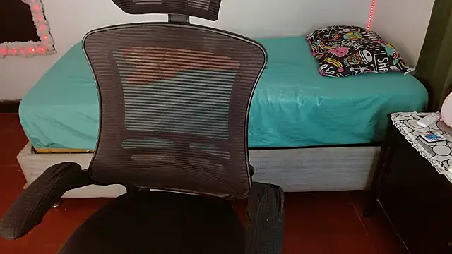 Skinny  hott online show from March 4, 1:39 pm