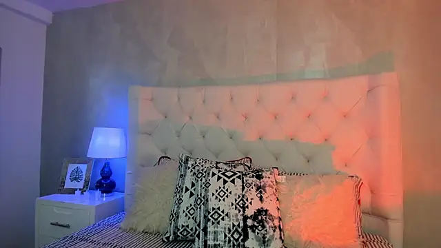 Ivi jones  online show from March 31, 7:14 pm