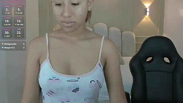 LESLYSIMPSON online show from June 9, 7:35 pm