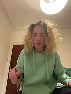 curlyirishgirl online show from March 10, 1:42 am