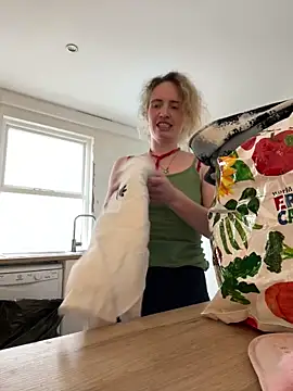 curlyirishgirl online show from March 5, 1:51 pm