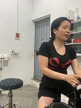 Ivy Trix2 online show from April 24, 1:25 pm