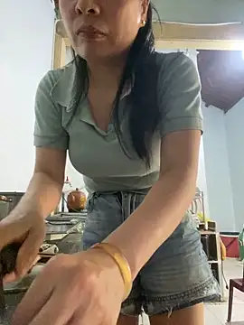 Ivy Trix2 online show from April 23, 3:36 am