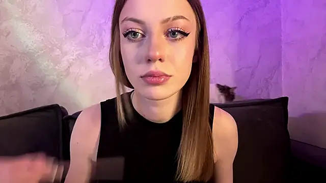 Rosalielue online show from April 23, 8:00 pm