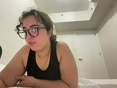 yassiestar online show from March 30, 5:23 pm