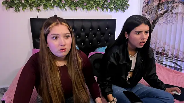 valeria and zoe online show from June 6, 7:53 pm