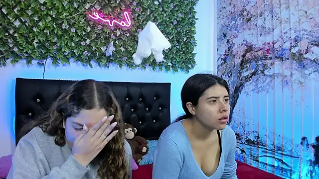 valeria and zoe online show from April 21, 1:29 pm