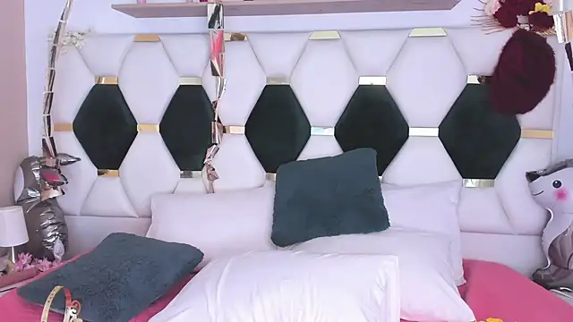 Angela Garciaa online show from April 24, 8:11 pm