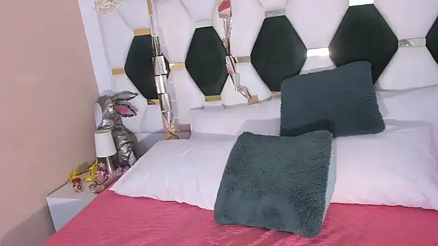 Angela Garciaa online show from April 23, 8:00 pm