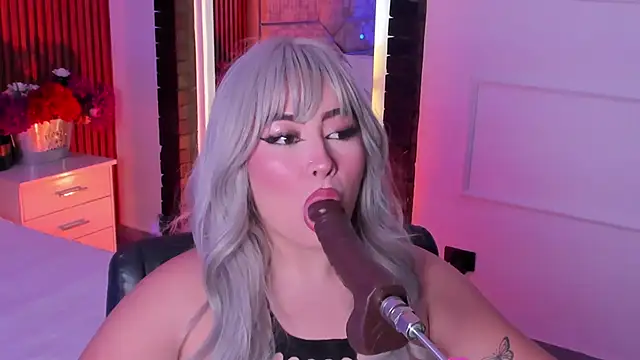 Emberrvelvet online show from April 24, 4:15 am