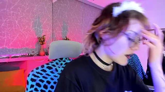 Rossie huntt online show from March 13, 2:40 pm