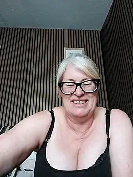 FlirtyFleur-x online show from June 14, 10:37 am
