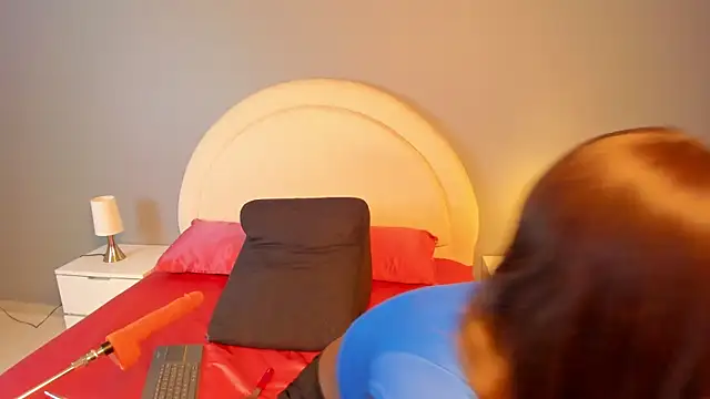 zoepinkett online show from April 24, 4:04 am