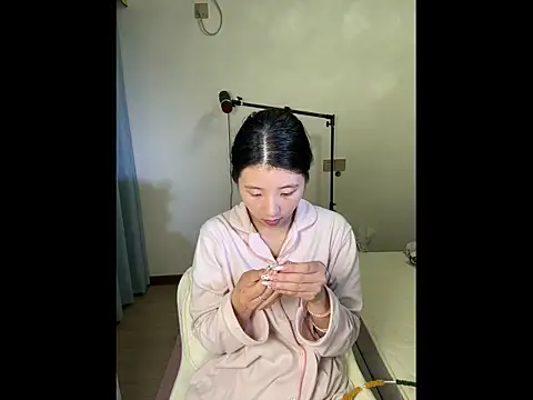 Y--F--LOVE online show from March 29, 4:06 pm