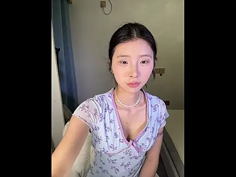 Y--F--LOVE online show from April 24, 3:15 pm