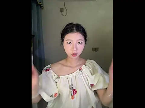 Y--F--LOVE online show from April 26, 1:42 pm