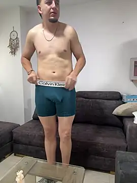 LiamAndEmma online show from March 6, 12:44 pm