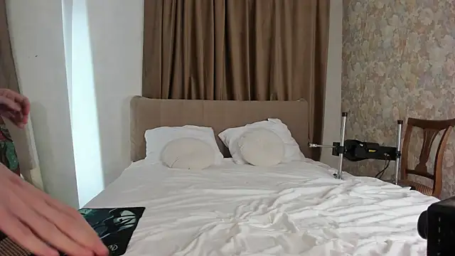 KaylaArt online show from April 29, 7:11 am