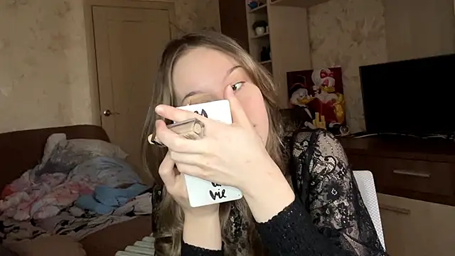 PrettyReal online show from March 10, 8:18 am