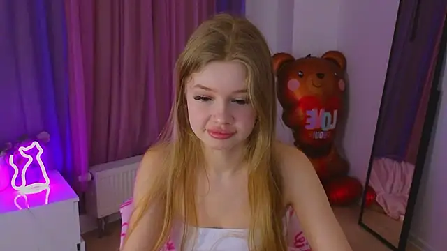 belrinaa online show from March 23, 9:43 pm