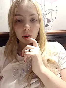 Prinseska27 online show from March 10, 8:35 pm