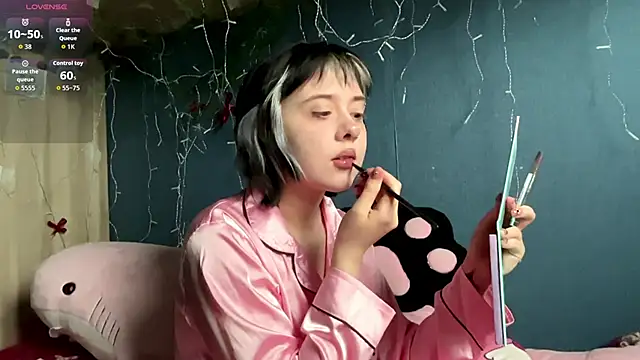 AueshaSimon online show from April 23, 5:04 am