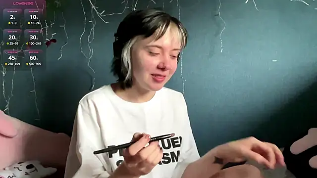 AueshaSimon online show from April 26, 4:10 am